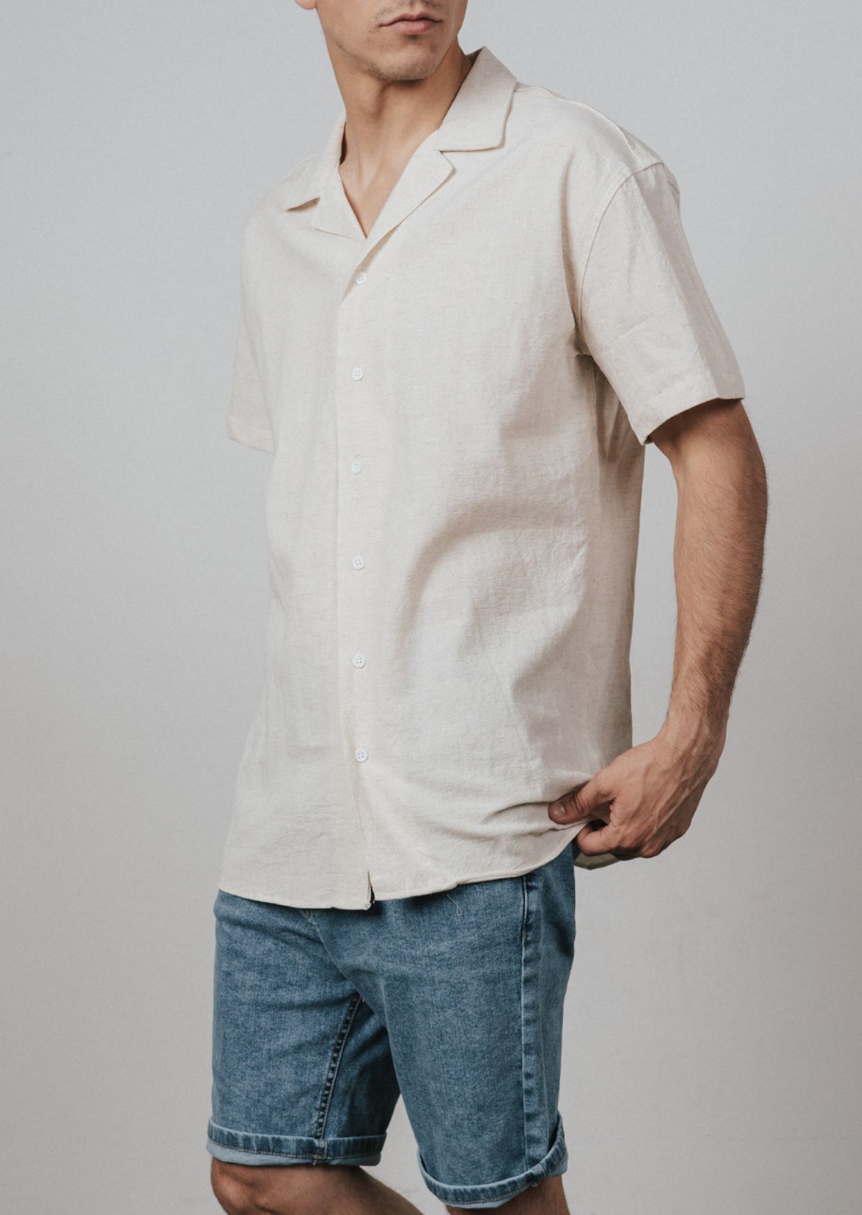 La camisa Tyler está hecha de 55% lino y 45% de viscosa
