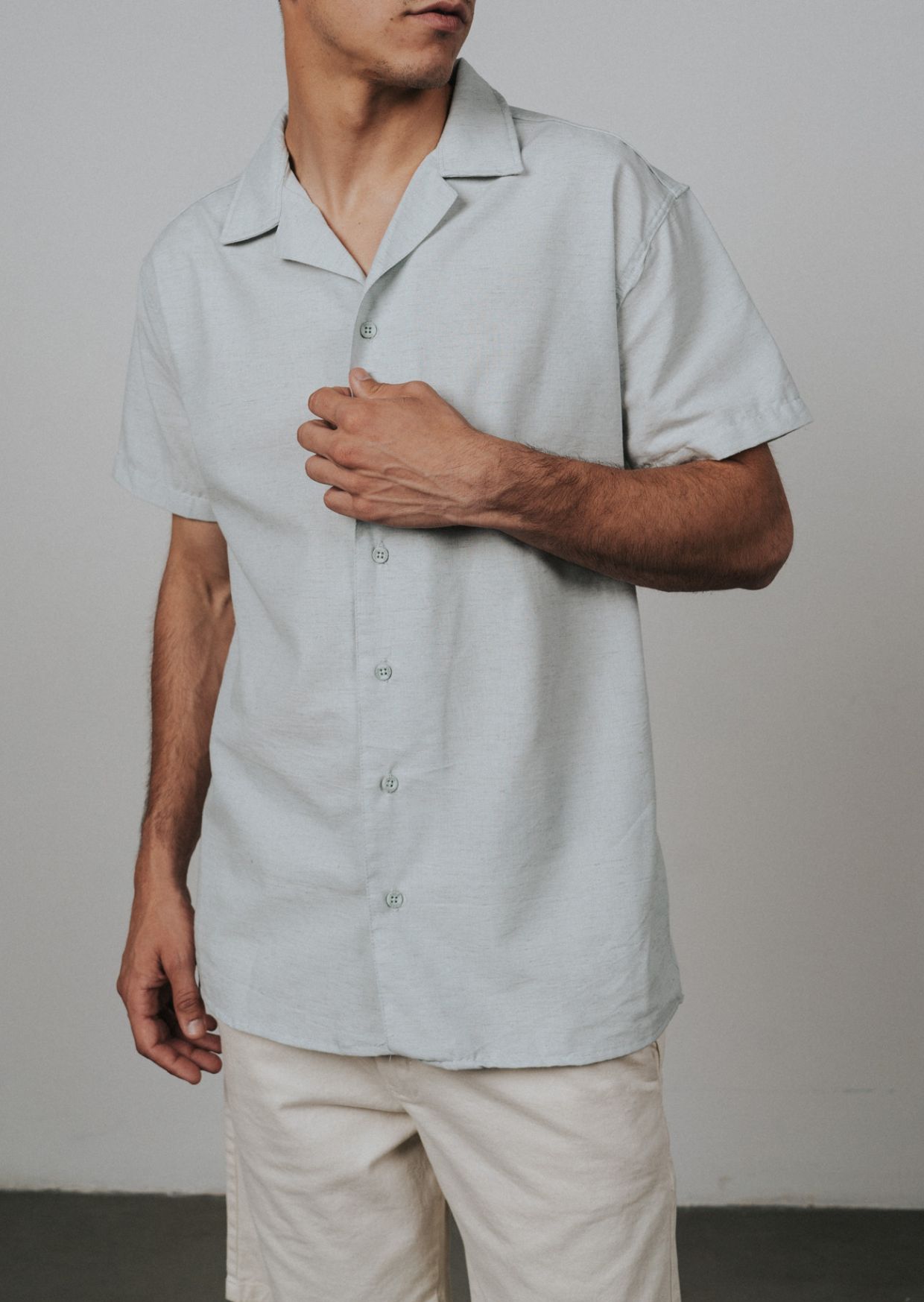 La camisa Tyler está hecha de 55% lino y 45% de viscosa